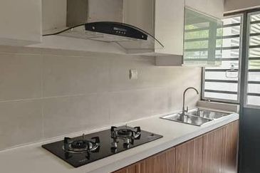 Freehold double storey corner lot with big land and renovated at horizon hill canal garden south iskandar puteri