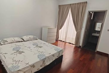 Freehold double storey corner lot with big land and renovated at horizon hill canal garden south iskandar puteri