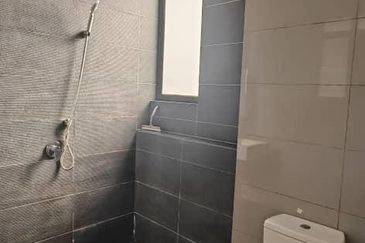 Freehold double storey corner lot with big land and renovated at horizon hill canal garden south iskandar puteri