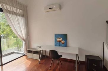 Freehold double storey corner lot with big land and renovated at horizon hill canal garden south iskandar puteri