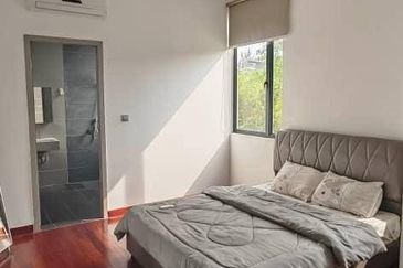 Freehold double storey corner lot with big land and renovated at horizon hill canal garden south iskandar puteri