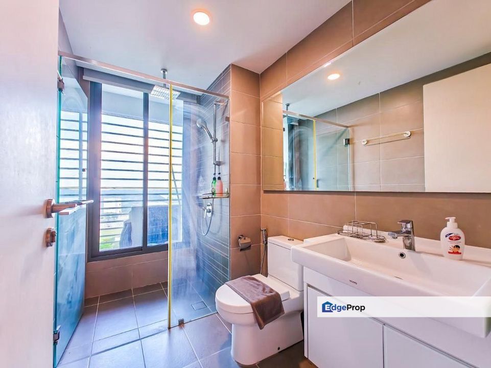 Freehold seaview teega suites studio renovated at puteri harbour, Johor, 