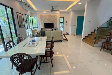 Freehold double storey cluster renovated at the green horizon hill iskandar puteri