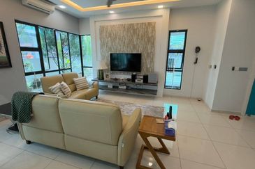 Freehold double storey cluster renovated at the green horizon hill iskandar puteri