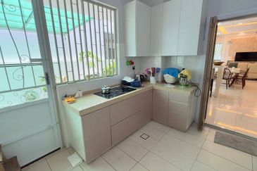 Freehold double storey cluster renovated at the green horizon hill iskandar puteri