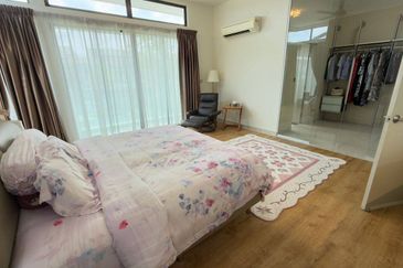 Freehold double storey cluster renovated at the green horizon hill iskandar puteri