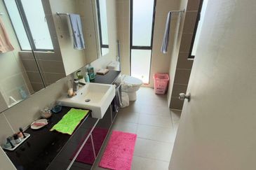 Freehold double storey cluster renovated at the green horizon hill iskandar puteri