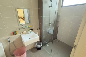 Freehold double storey cluster renovated at the green horizon hill iskandar puteri