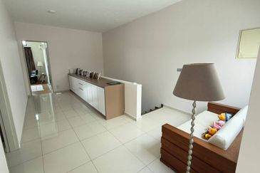 Freehold double storey cluster renovated at the green horizon hill iskandar puteri