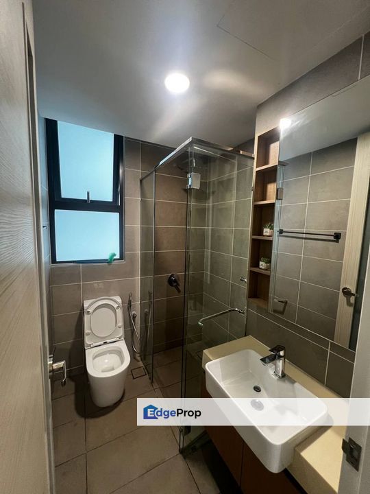 Fully furniture mid floor 2 room service apartment at macrolink medini, Johor, 