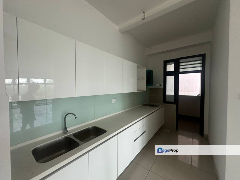 Freehold full loan 8 scapre residence service apartment dual key at perling iskandar puteri, Johor, Johor Bahru