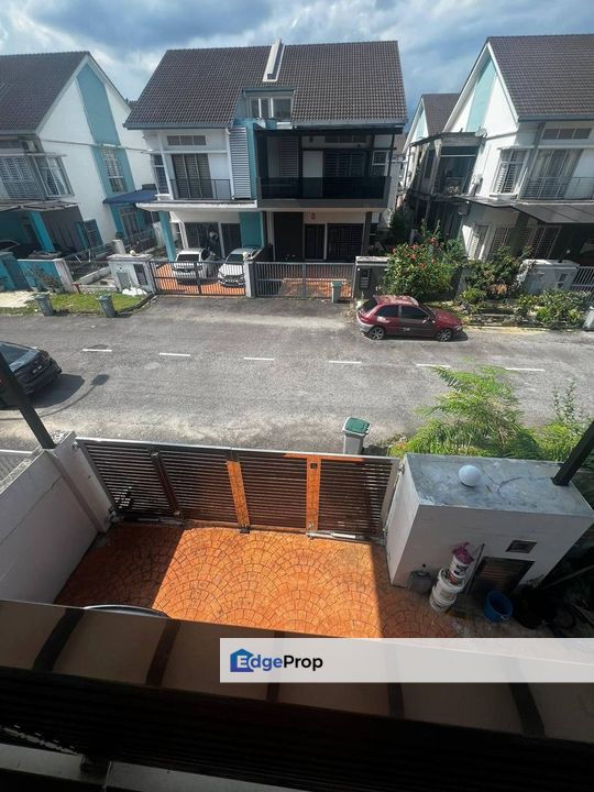 Freehold double storey cluster house renovated at nusantara prima gelang patah, Johor, Nusajaya