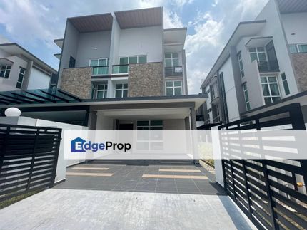 Freehold 3 storey cluster house guarded at taman nusa sentral iskandar puteri, Johor, Nusajaya