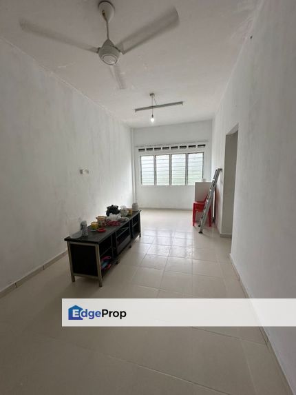 Freehold low cost flat renovated unit for sales in pulai utama skudai, Johor, Skudai