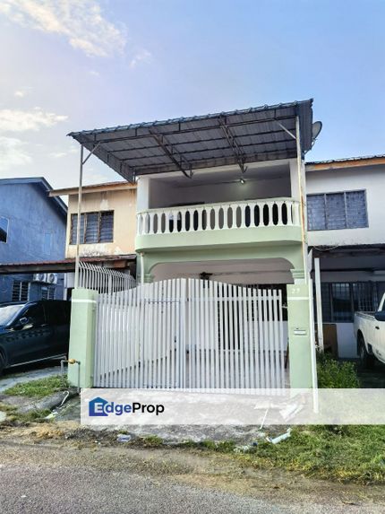 Freehold double storey low cost landed renovated at puteri wangsa ulu tiram, Johor, Ulu Tiram