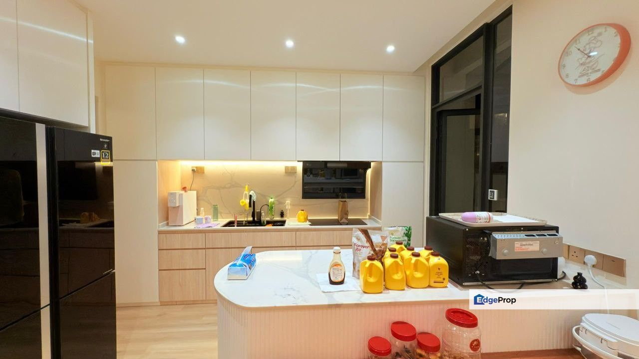 Double storey superlink renovated and guarded at avira medini iskandar puteri, Johor, Nusajaya