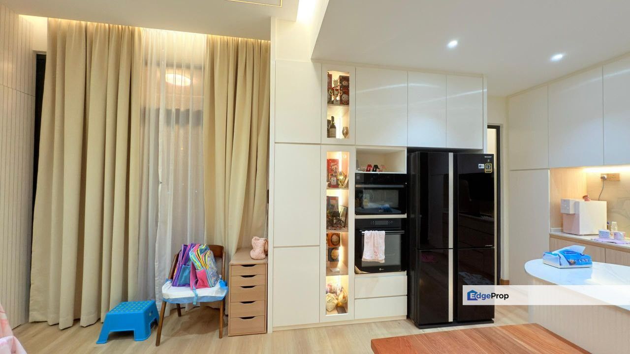 Double storey superlink renovated and guarded at avira medini iskandar puteri, Johor, Nusajaya