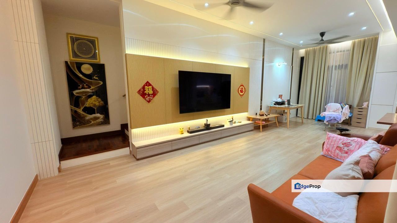 Double storey superlink renovated and guarded at avira medini iskandar puteri, Johor, Nusajaya