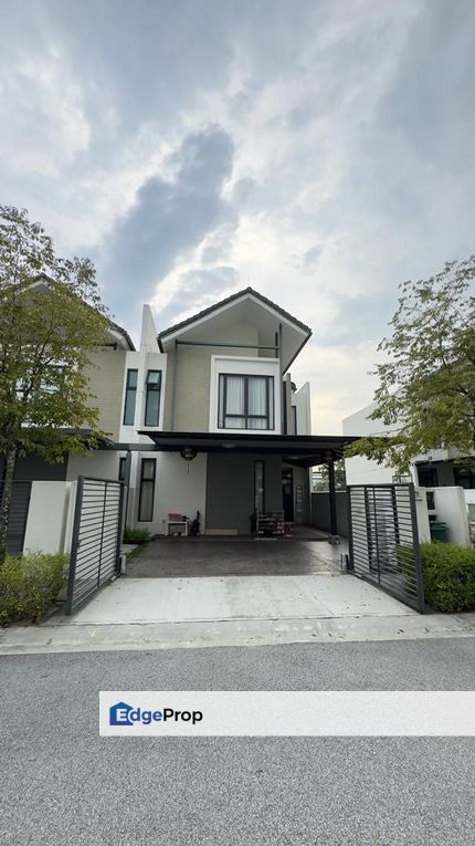 Double storey superlink renovated and guarded at avira medini iskandar puteri, Johor, Nusajaya