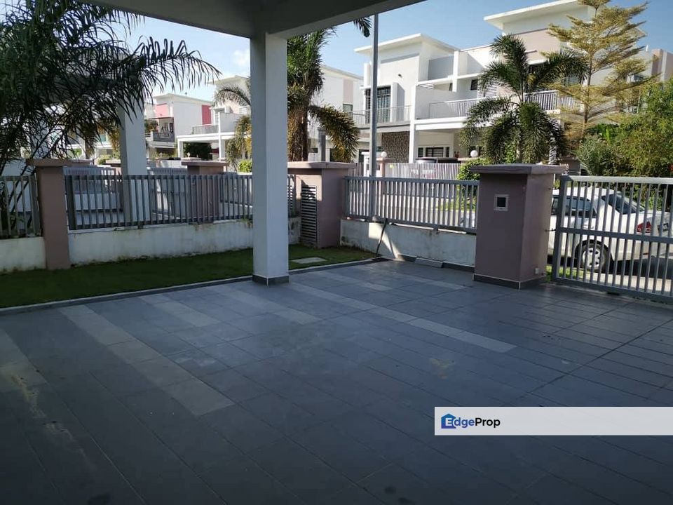 Freehold double storey cluster house renovated and guarded at pulai hijauan skudai, Johor, Kangkar Pulai