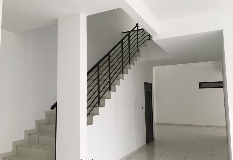 Freehold double storey cluster house guarded at the green horizon hill iskandar puteri