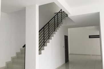 Freehold double storey cluster house guarded at the green horizon hill iskandar puteri