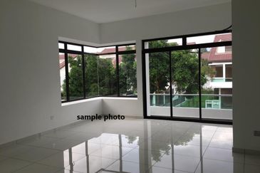 Freehold double storey cluster house guarded at the green horizon hill iskandar puteri