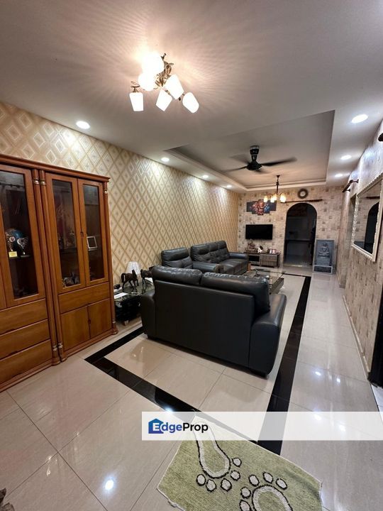 Freehold full loan single storey landed house renovated at taman makmur kulai, Johor, Kulai