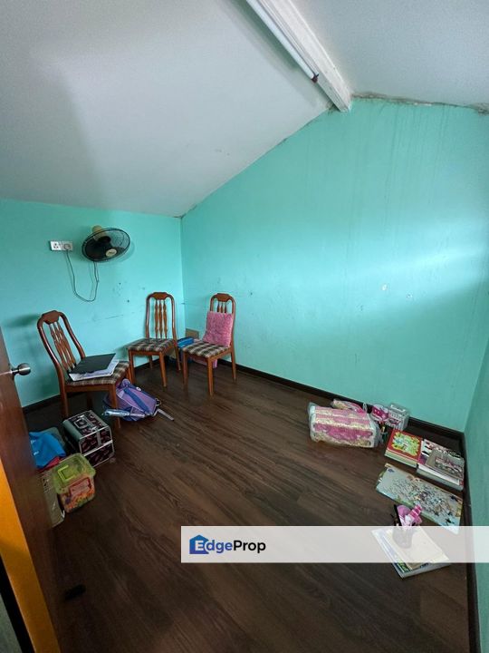 Freehold full loan single storey landed house renovated at taman makmur kulai, Johor, Kulai