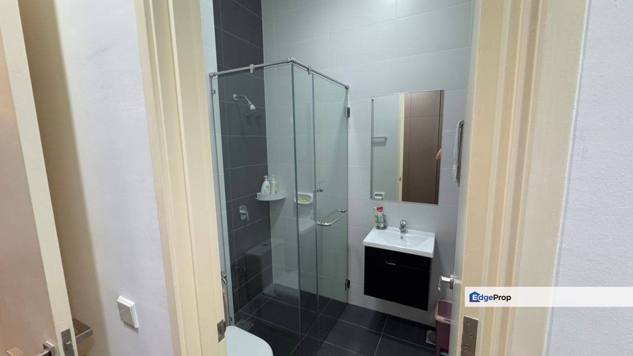 Freehold double storey cluster house renovated at eco botanic with guarded and security iskandar puteri, Johor, Nusajaya