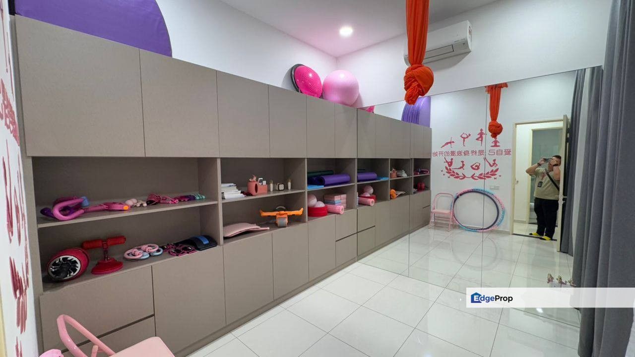 Freehold double storey cluster house renovated at eco botanic with guarded and security iskandar puteri, Johor, Nusajaya