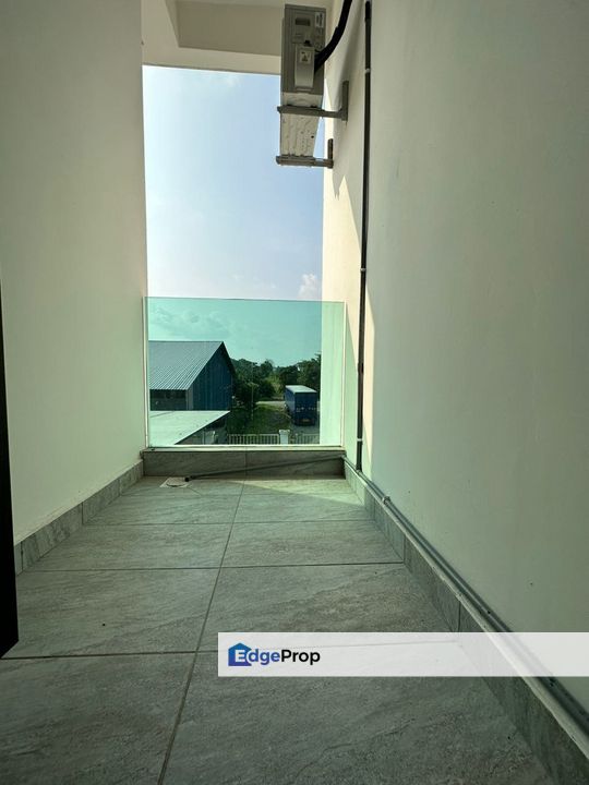 Double storey cluster house end lot at mutiara mas skudai, Johor, Skudai