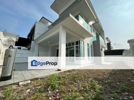 Double storey cluster house end lot at mutiara mas skudai, Johor, Skudai