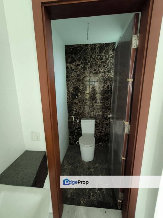 Freehold double storey bungalow guarded at nusa duta iskandar puteri, Johor, Johor Bahru