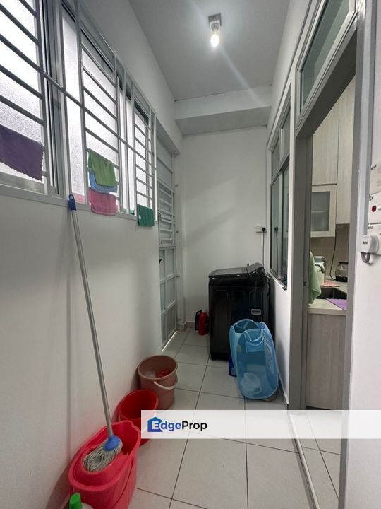 Freehold 2.5 storey terra at pulai mutiara renovated and guarded at skudai, Johor, 