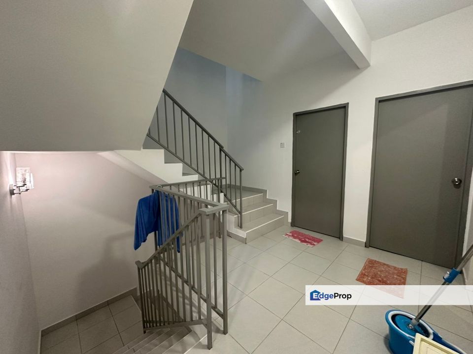 Freehold 2.5 storey terra at pulai mutiara renovated and guarded at skudai, Johor, 