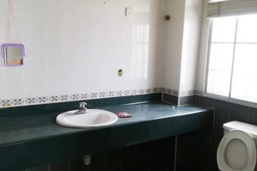 Bandar Tun Hussein Onn