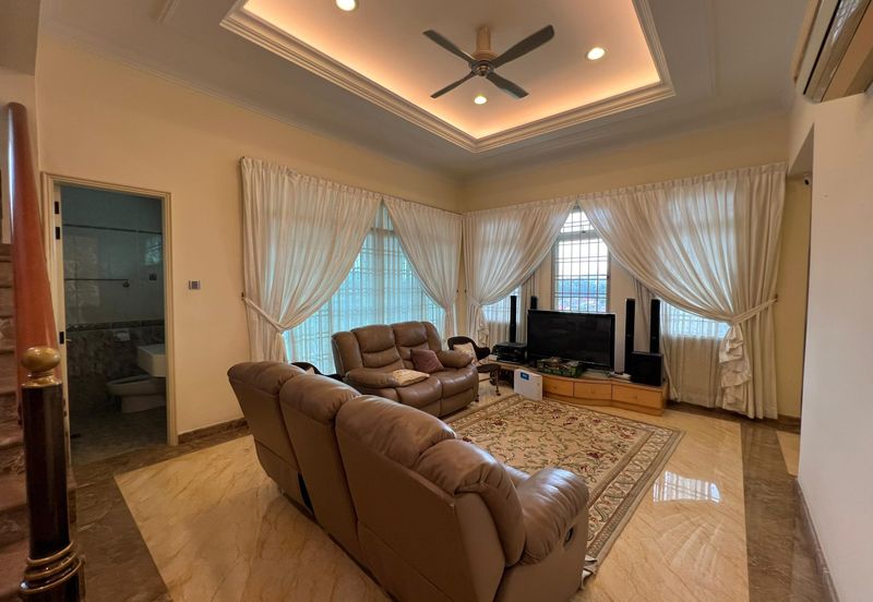 Jalan Puncak Perdana 