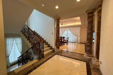 Jalan Puncak Perdana 