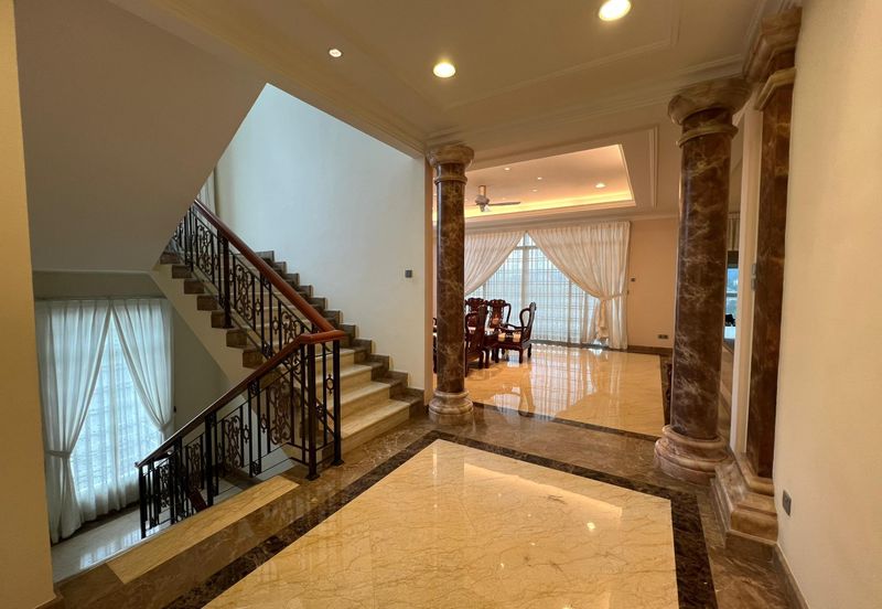 Jalan Puncak Perdana 