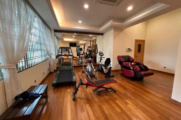 Jalan Puncak Perdana 