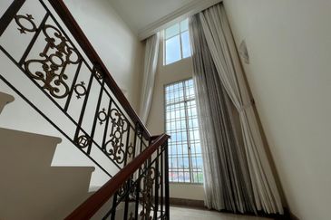 Jalan Puncak Perdana 