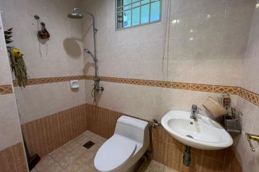 Jalan Puncak Perdana 