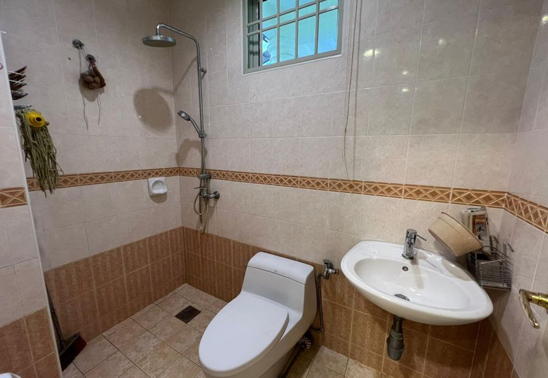 Jalan Puncak Perdana 