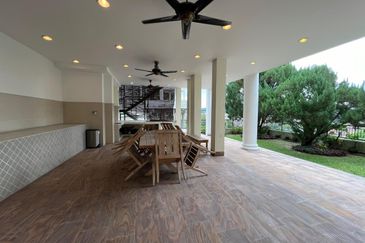 Jalan Puncak Perdana 