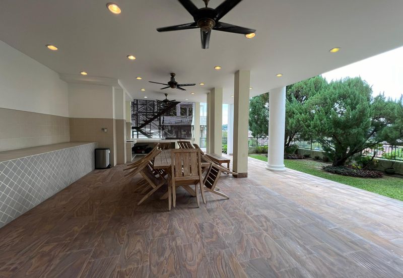 Jalan Puncak Perdana 