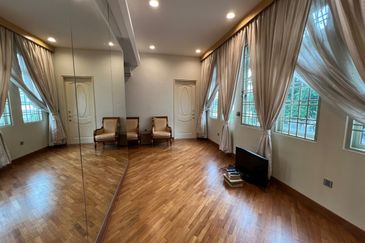 Jalan Puncak Perdana 