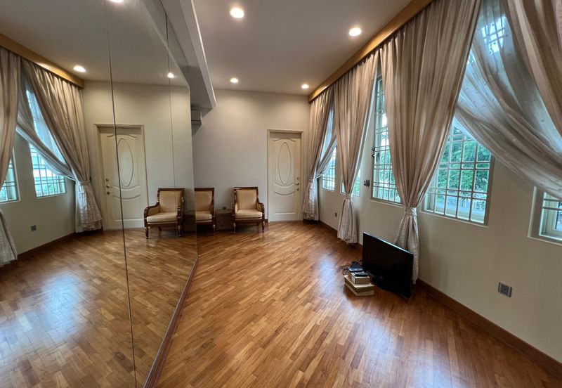 Jalan Puncak Perdana 