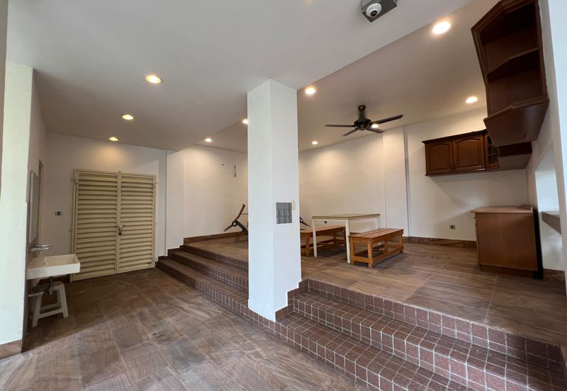 Jalan Puncak Perdana 