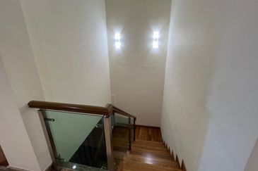 Jalan Puncak Perdana 